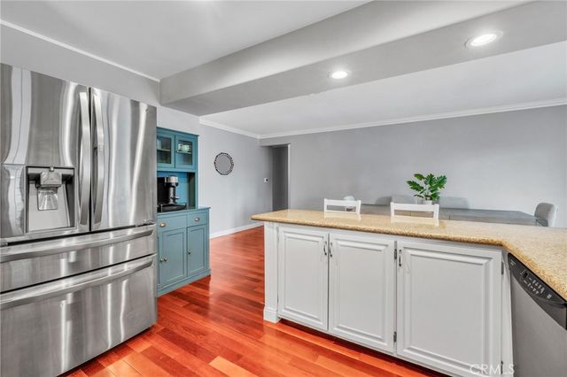 23041 La Granja, Valencia, CA 91354