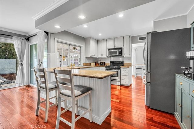 23041 La Granja, Valencia, CA 91354