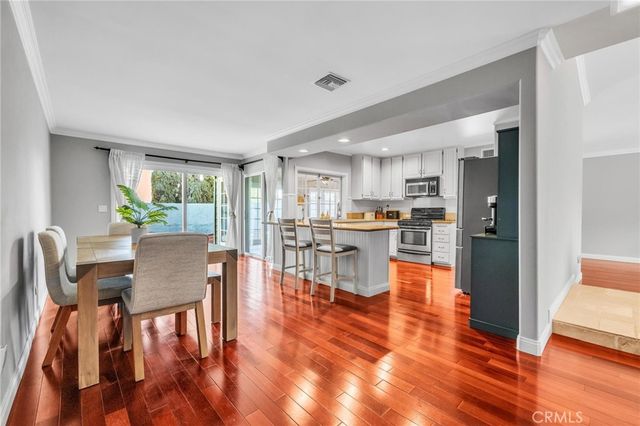 23041 La Granja, Valencia, CA 91354