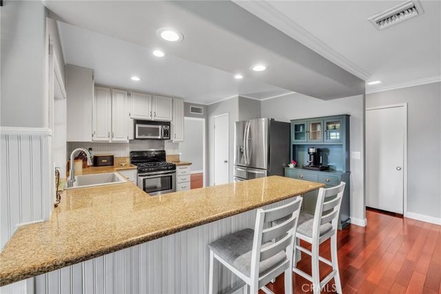 23041 La Granja, Valencia, CA 91354