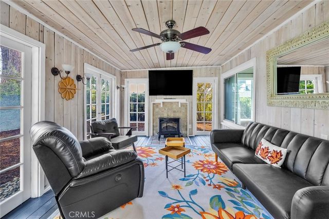 23041 La Granja, Valencia, CA 91354