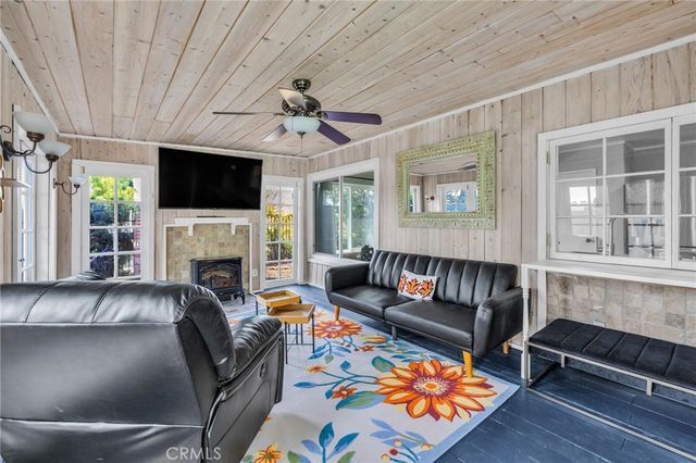 23041 La Granja, Valencia, CA 91354