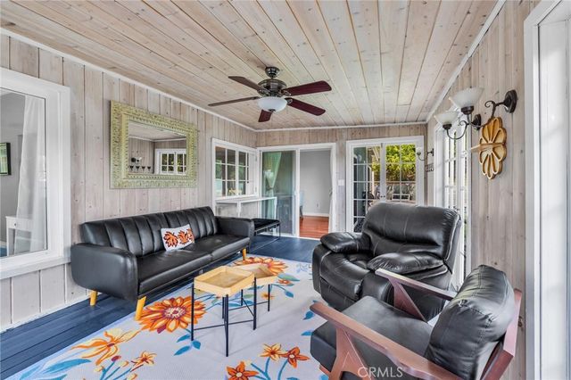 23041 La Granja, Valencia, CA 91354