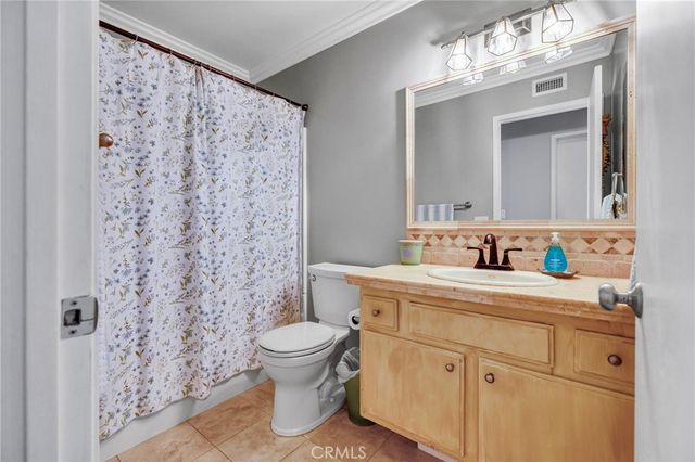 23041 La Granja, Valencia, CA 91354