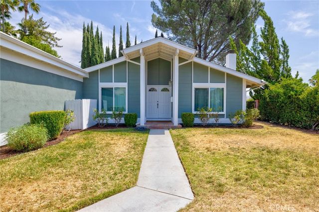 23041 La Granja, Valencia, CA 91354