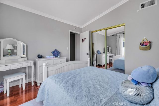23041 La Granja, Valencia, CA 91354