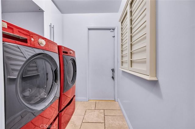 23041 La Granja, Valencia, CA 91354