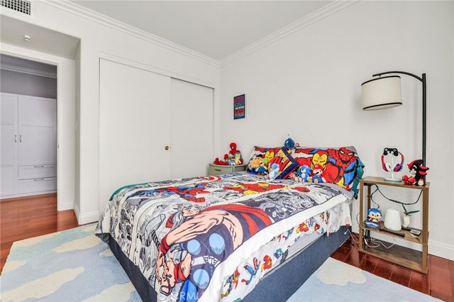 23041 La Granja, Valencia, CA 91354