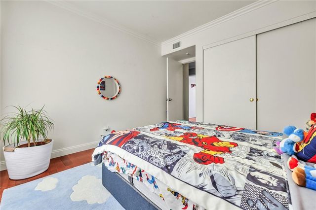 23041 La Granja, Valencia, CA 91354