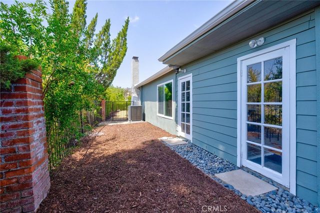 23041 La Granja, Valencia, CA 91354