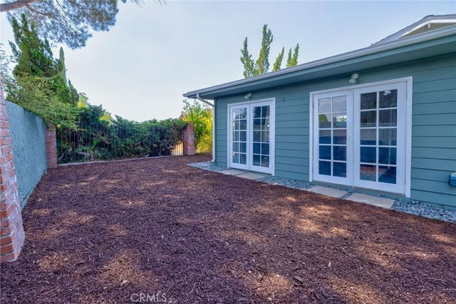 23041 La Granja, Valencia, CA 91354