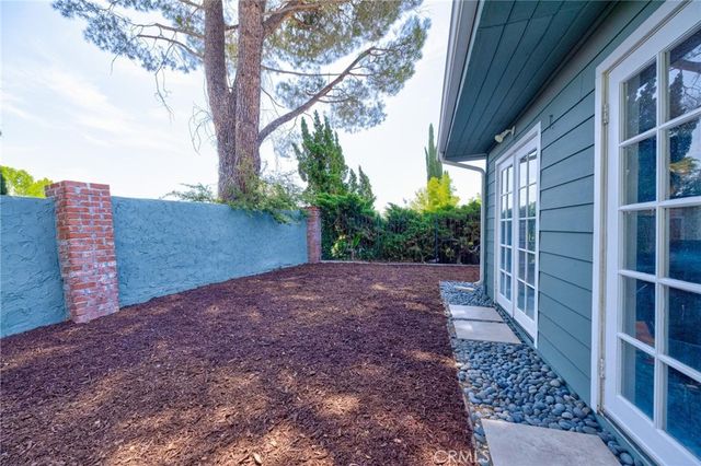 23041 La Granja, Valencia, CA 91354