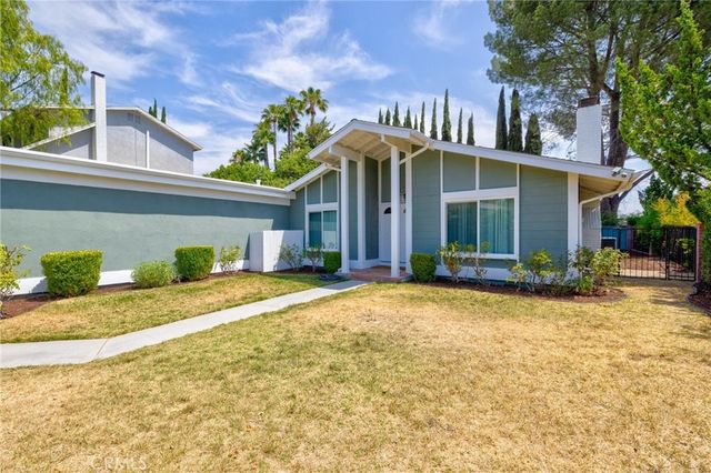 23041 La Granja, Valencia, CA 91354