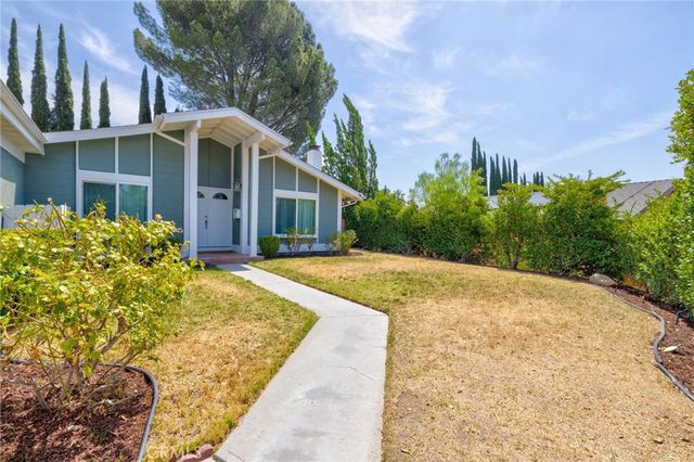 23041 La Granja, Valencia, CA 91354