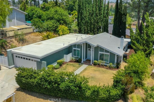 23041 La Granja, Valencia, CA 91354