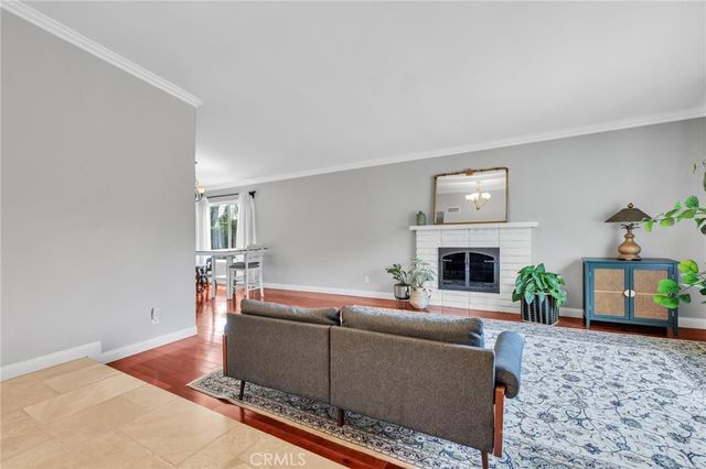 23041 La Granja, Valencia, CA 91354