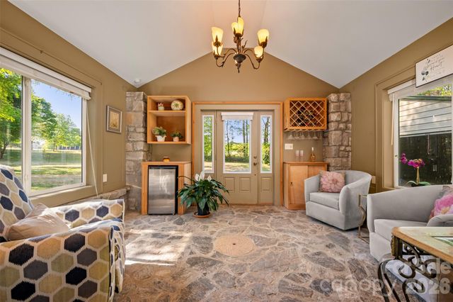 183-185 Rubin Thorne Road, Campobello, SC 29322