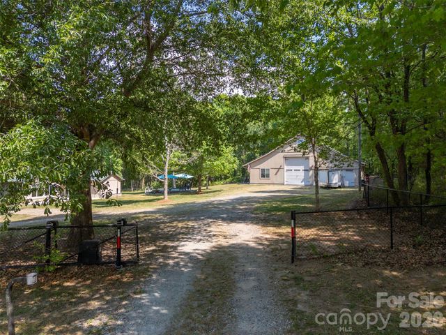 183-185 Rubin Thorne Road, Campobello, SC 29322