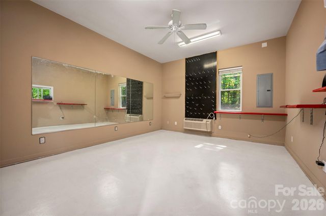 183-185 Rubin Thorne Road, Campobello, SC 29322