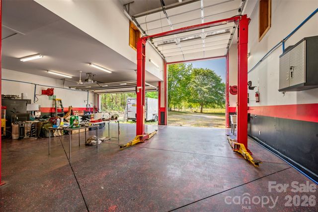 183-185 Rubin Thorne Road, Campobello, SC 29322