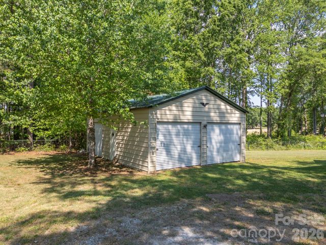 183-185 Rubin Thorne Road, Campobello, SC 29322