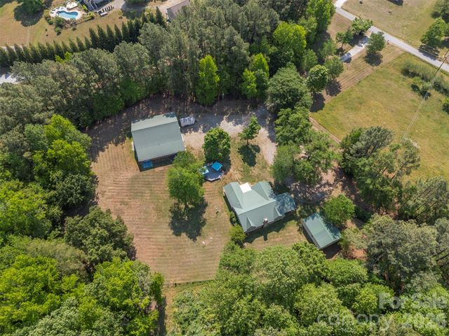 183-185 Rubin Thorne Road, Campobello, SC 29322