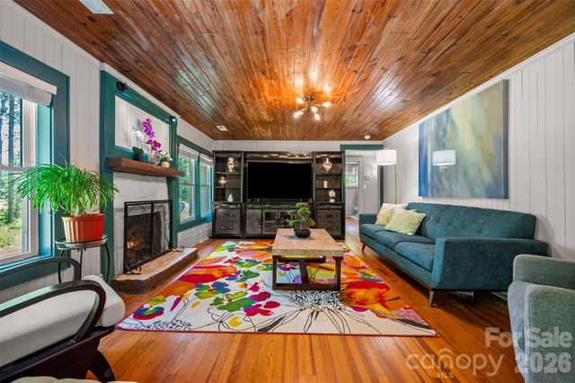 183-185 Rubin Thorne Road, Campobello, SC 29322