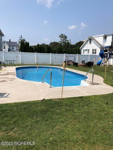 317 Roosevelt Avenue, Oakhurst, NJ 07755