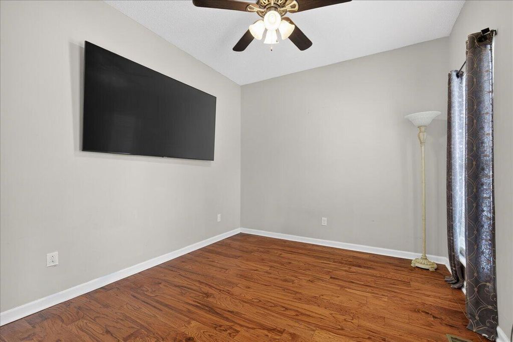 Image 7 of property listing at 7949 Indica Court, North Charleston, SC 29418