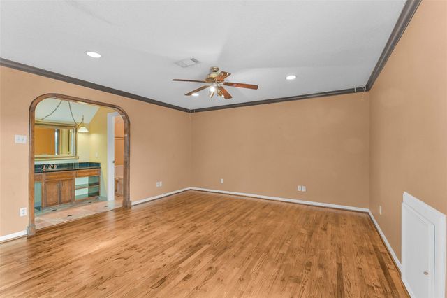 9143 Penn Manor Ct Court, Houston, TX 77055
