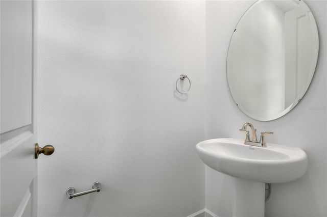 708 LAKE DELL AVENUE, Dundee, FL 33838