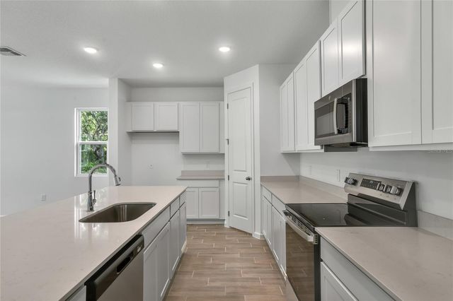 708 LAKE DELL AVENUE, Dundee, FL 33838