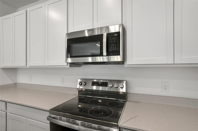 708 LAKE DELL AVENUE, Dundee, FL 33838