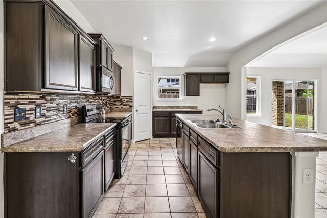 2979 Driftwood Lane, Lancaster, TX 75146