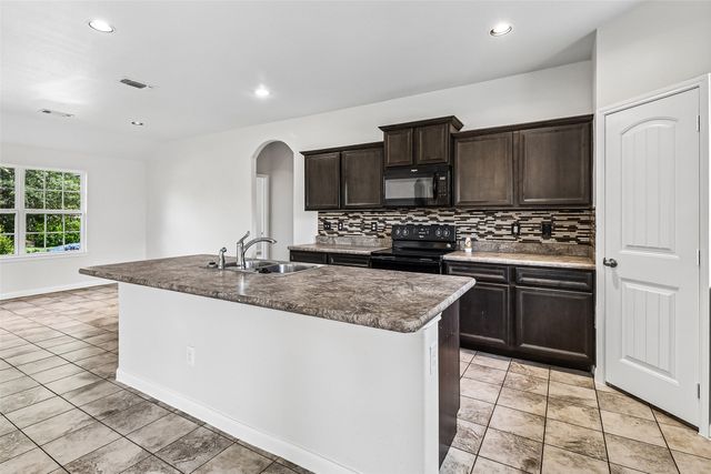 2979 Driftwood Lane, Lancaster, TX 75146