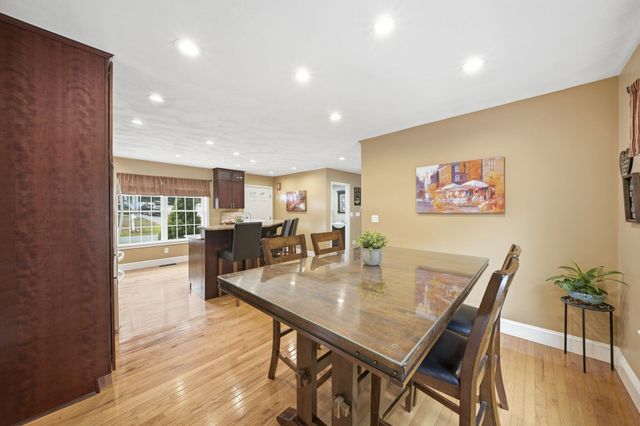 39 Tomahawk Dr, Tewksbury, MA 01876