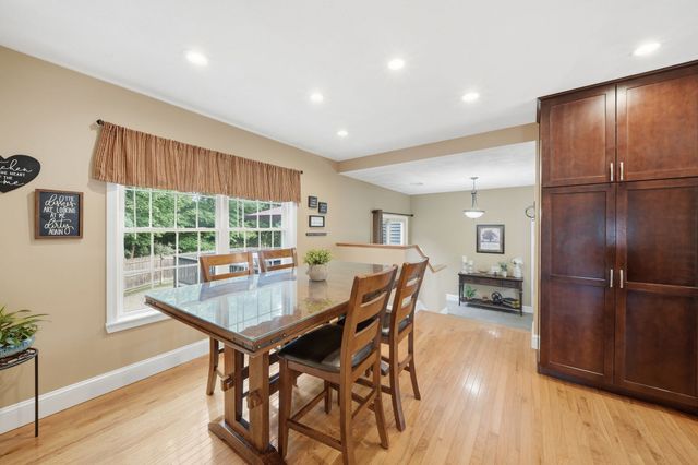 39 Tomahawk Dr, Tewksbury, MA 01876