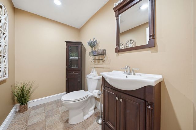 39 Tomahawk Dr, Tewksbury, MA 01876