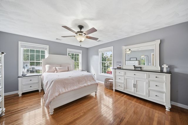 39 Tomahawk Dr, Tewksbury, MA 01876