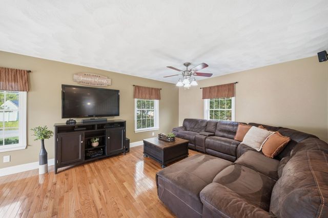 39 Tomahawk Dr, Tewksbury, MA 01876