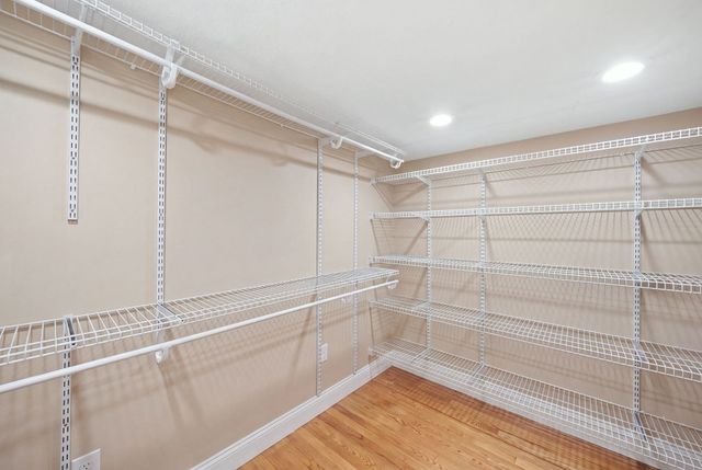 39 Tomahawk Dr, Tewksbury, MA 01876