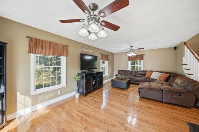 39 Tomahawk Dr, Tewksbury, MA 01876