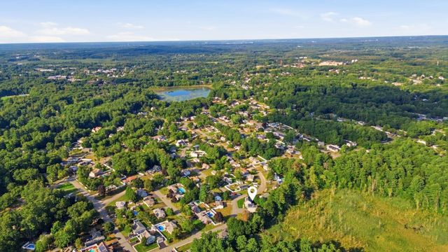 39 Tomahawk Dr, Tewksbury, MA 01876