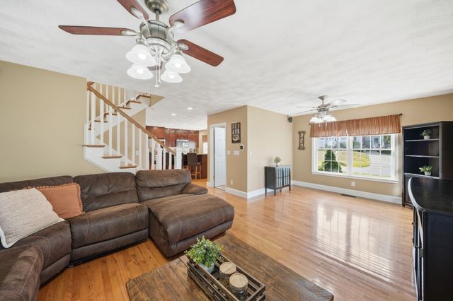 39 Tomahawk Dr, Tewksbury, MA 01876