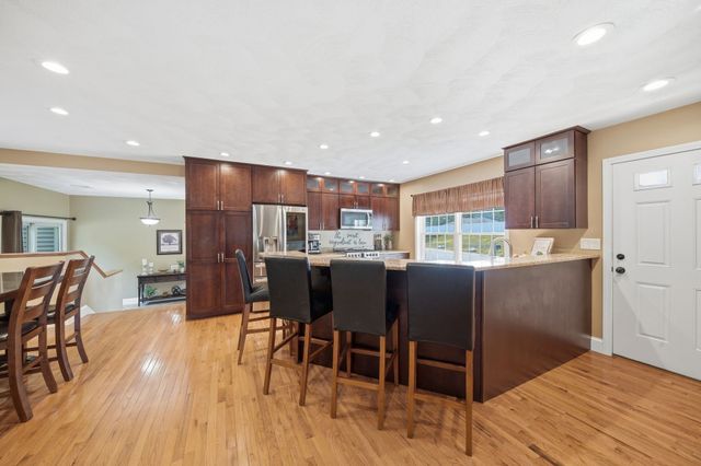 39 Tomahawk Dr, Tewksbury, MA 01876