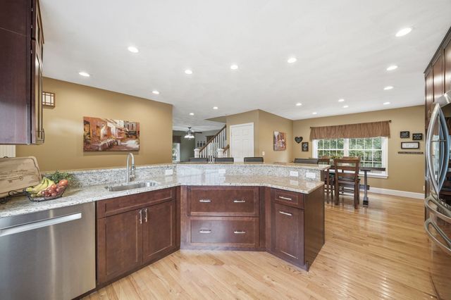 39 Tomahawk Dr, Tewksbury, MA 01876