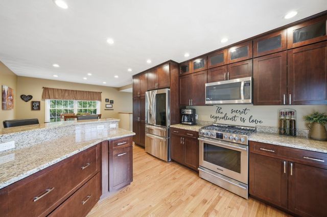 39 Tomahawk Dr, Tewksbury, MA 01876