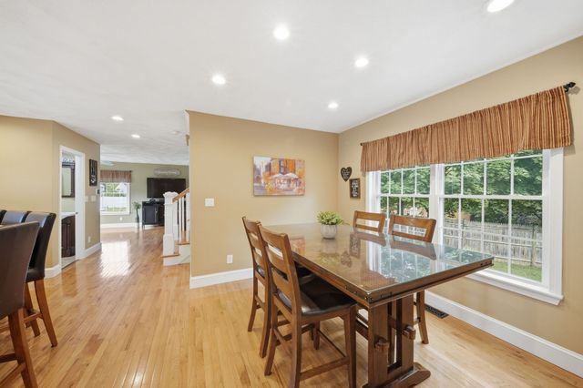 39 Tomahawk Dr, Tewksbury, MA 01876