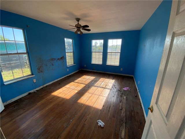 521 Glenoak Dr, Corpus Christi, TX 78418