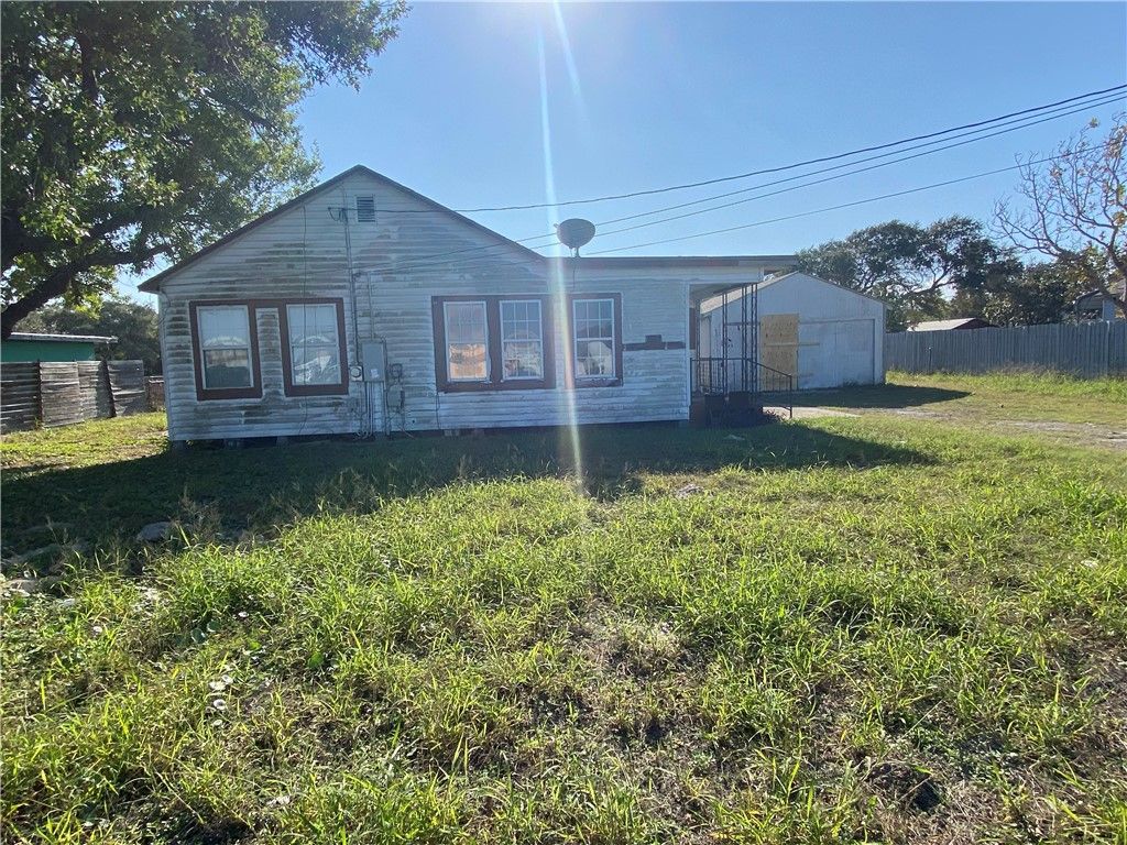 521 Glenoak Dr, Corpus Christi, TX 78418